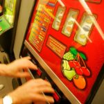 Rahapelien ikärajavalvonta sakkaa Suomessa – Parhaiten onnistuvat kasinot